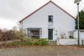Hausansicht - Modernisiertes Reiheneckhaus in ruhiger Wohnlage