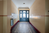Eingang Vorderhaus - Mitten in Friedrichshain – Altbauwohnung nahe Traveplatz