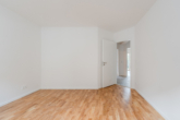Schlafzimmer 1 - Frisch modernisiert, perfekt gelegen, provisionsfrei – Echtes 3-Zimmer-Highlight !!!
